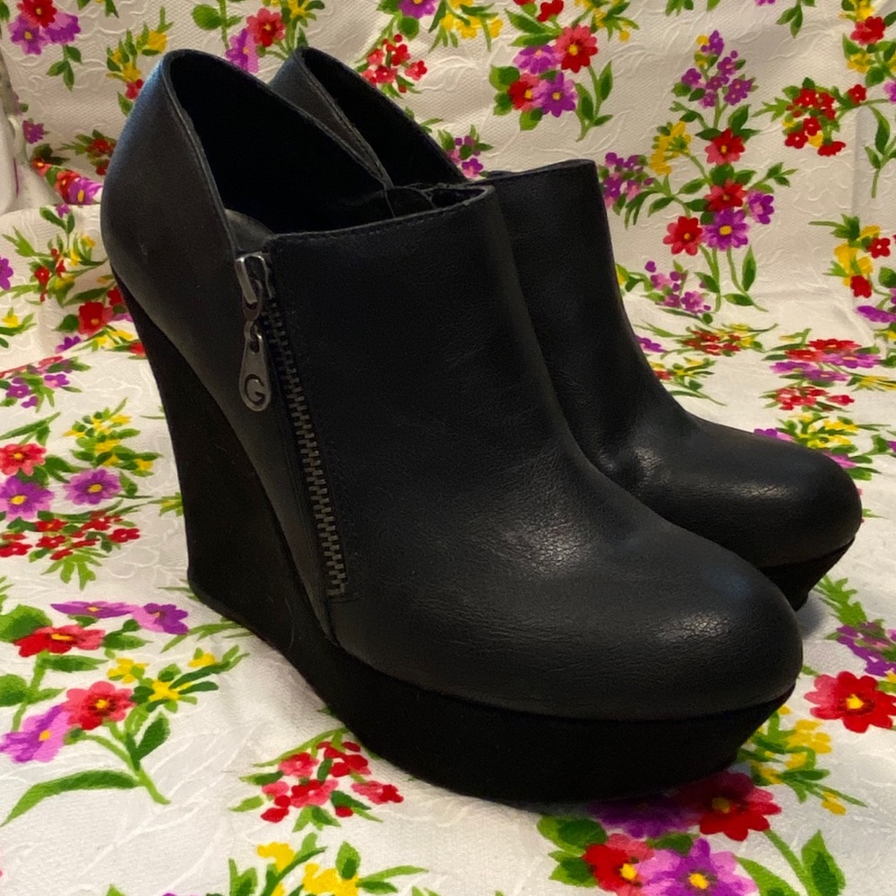 Guess Black wedges sz 8